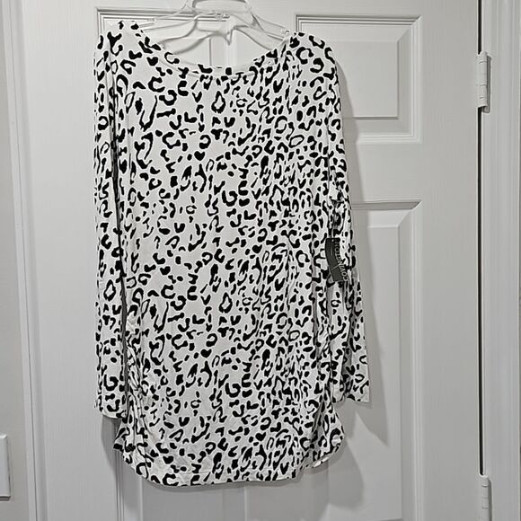 Covington Cheetah Print Top - Picture 1 of 3